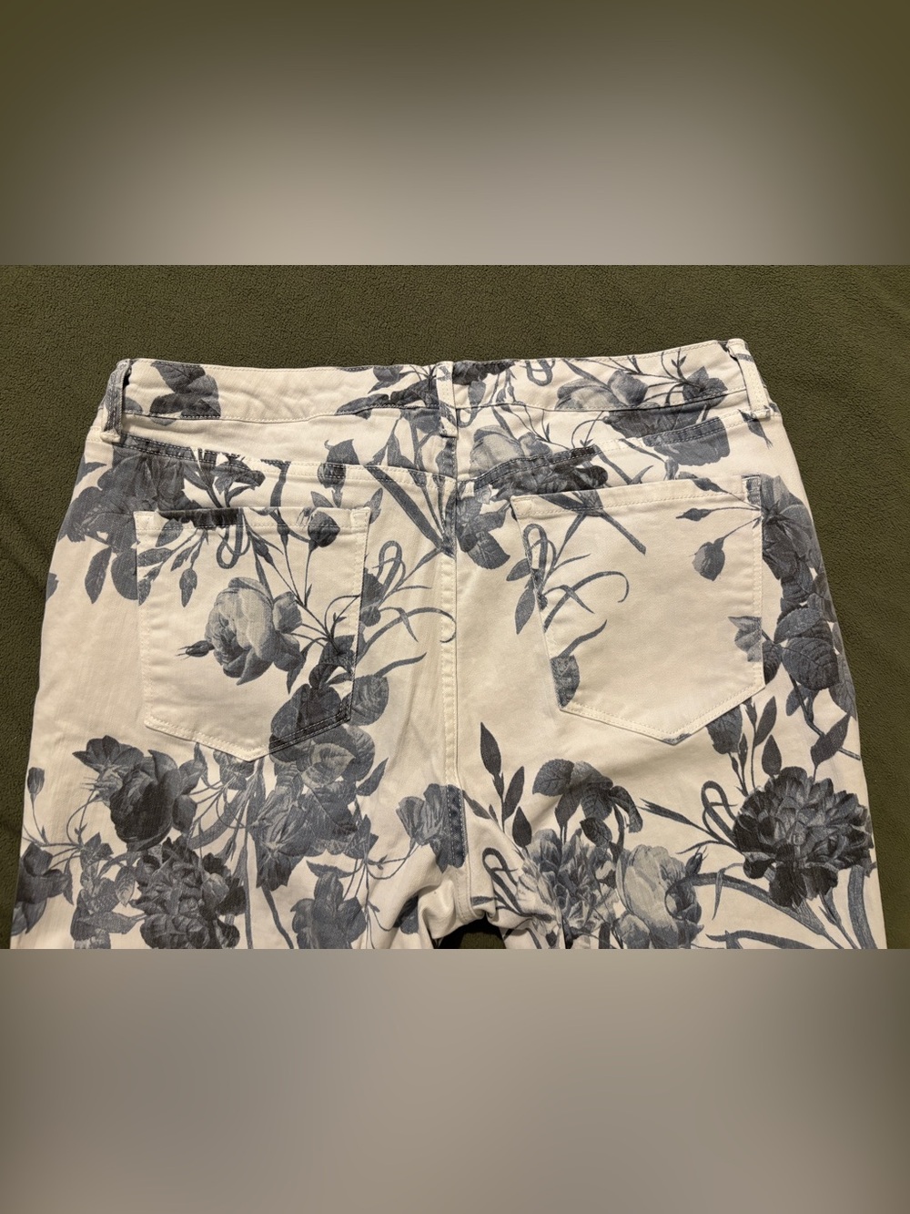 Nine West Gramercy Skinny Ankle White Jeans with Gray Floral Accent Size 14 - Picture 6 of 13